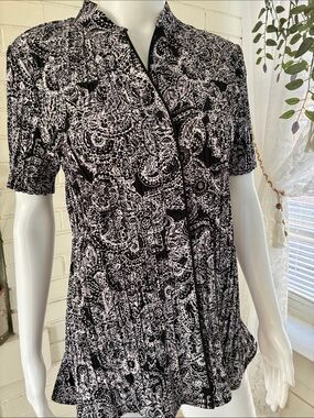 Laura Scott Black & White Paisley Button-Front Shirt